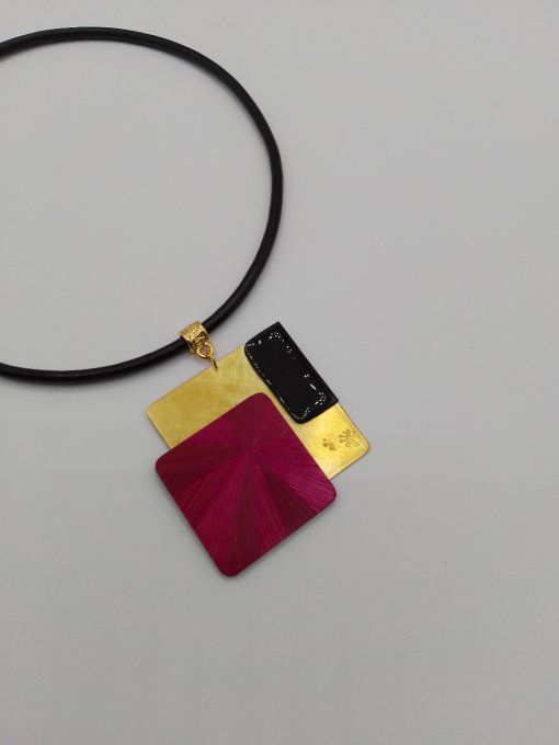 Collier Majesté Fushia