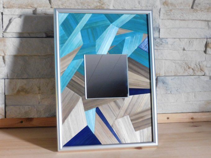 MIROIR RARE ET LUMINEUX GRIS/BLEU EN MARQUETERIE DE PAILLE